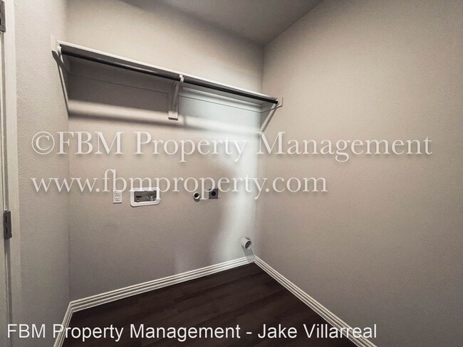 Building Photo - 3 br, 2 bath House - 390 S Pecan