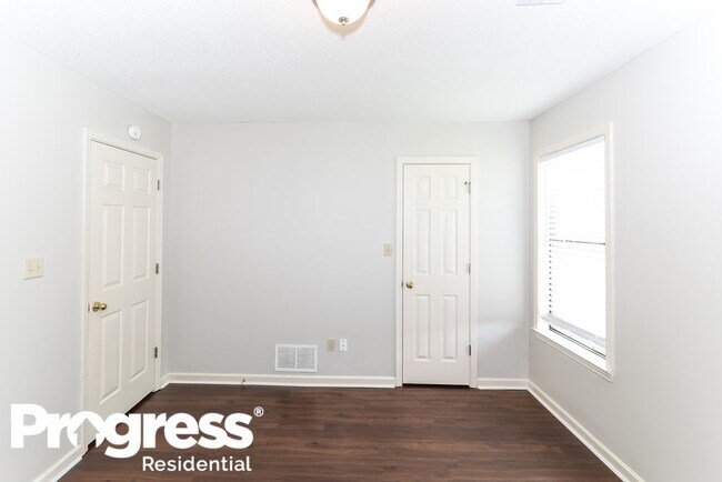 Building Photo - 10165 Fox Chase Dr