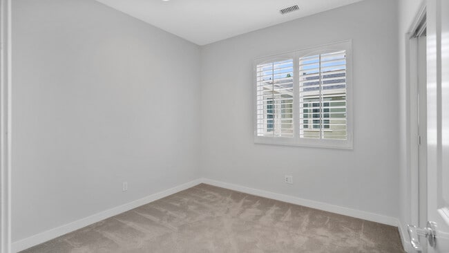 Building Photo - 183 Kingswood