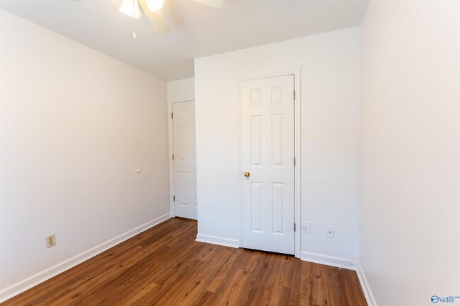 Building Photo - 236 Shadowbrook Ln NE