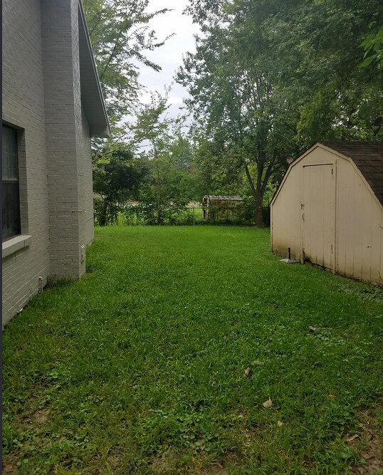 Building Photo - 2403 Danny St