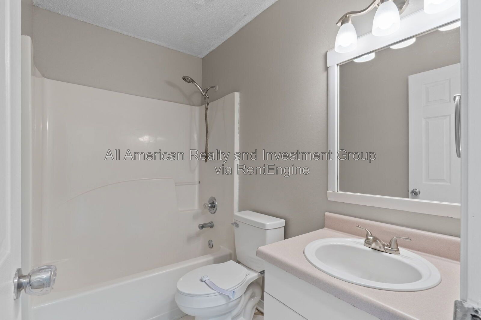 Building Photo - 216 Lustan Dr