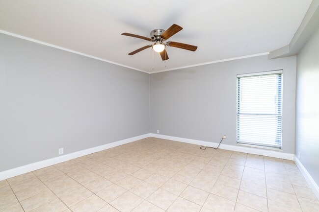 Building Photo - 431 Canberra Dr
