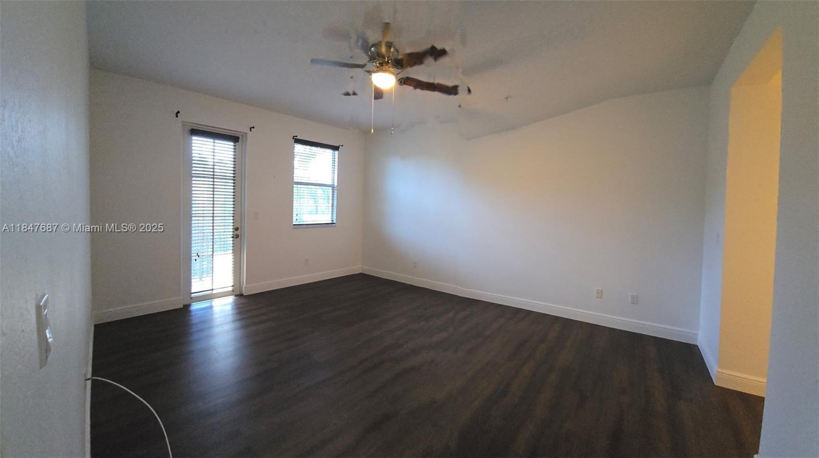 Building Photo - 929 SW 147th Ave