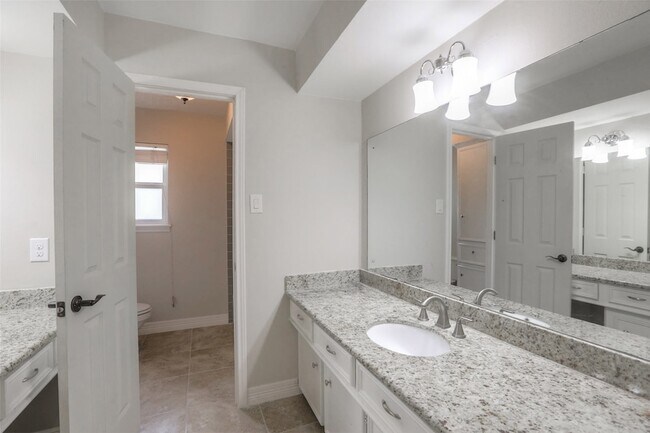 Building Photo - 730 Bison Dr