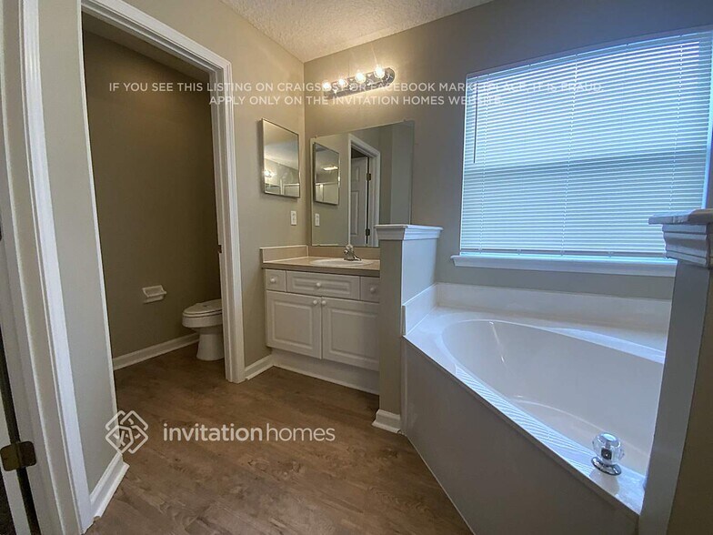 Building Photo - 13463 Devan Lee Dr E