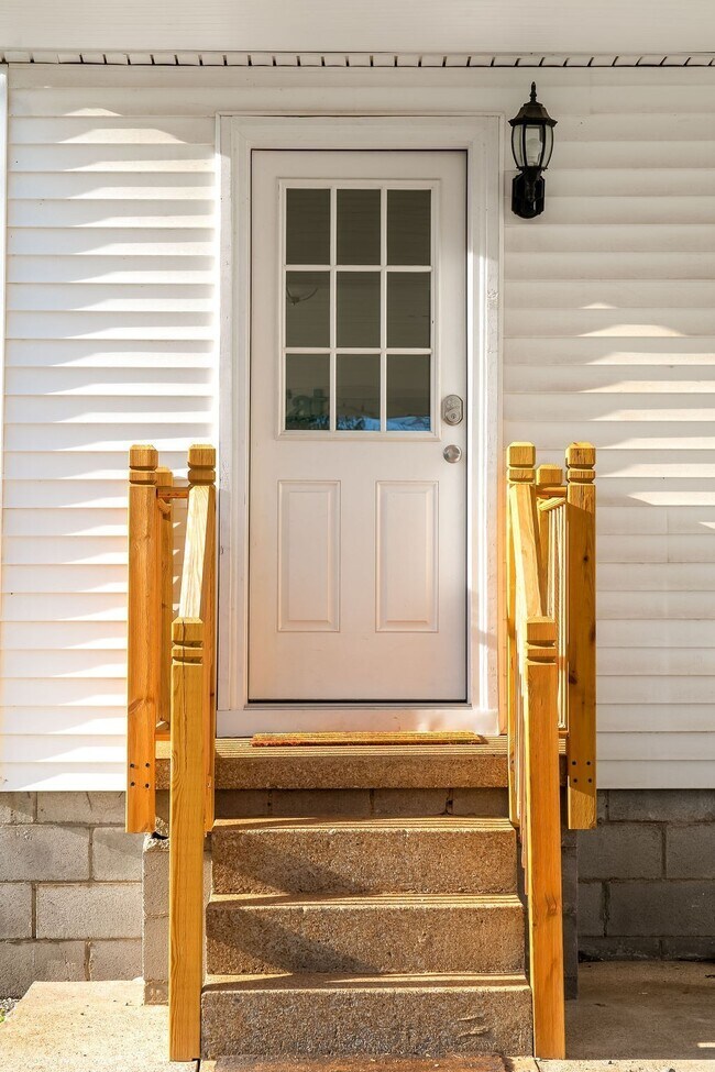 Building Photo - 341 E Park Ave