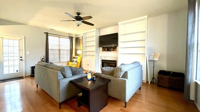 Building Photo - 2248 Ships Crossing