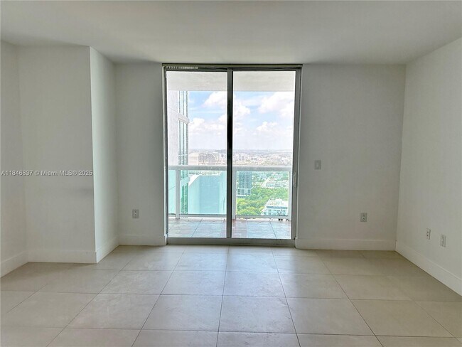 Building Photo - 1800 N Bayshore Dr