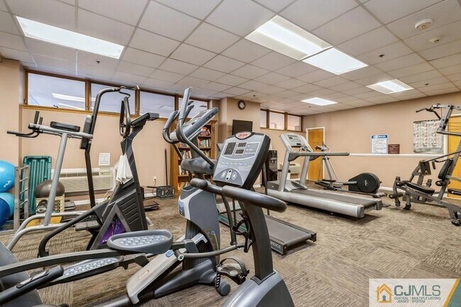 Building Photo - 30 S Adelaide Ave