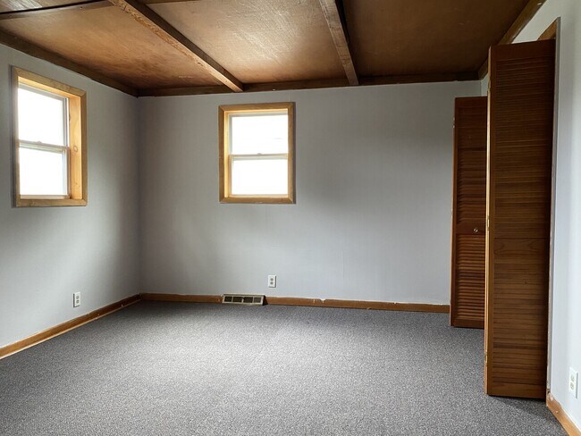 Building Photo - 333 Gardinier St