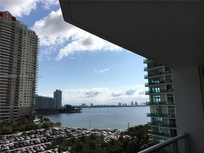 Building Photo - 1300 Brickell Bay Dr