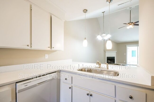 Building Photo - 9604 Blue Jay Ct