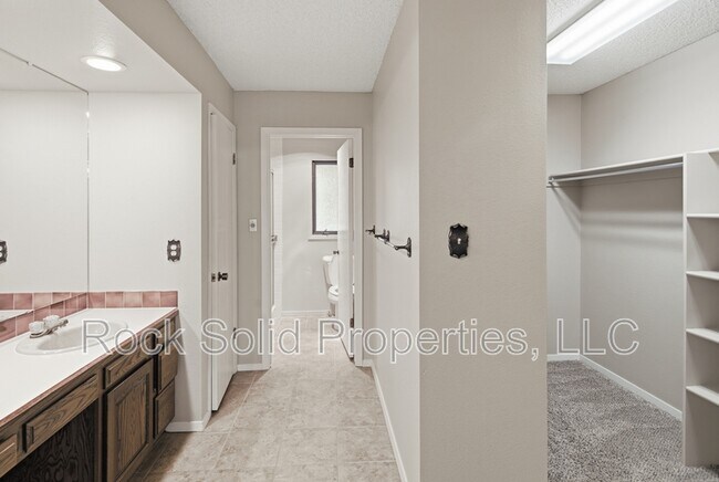 Building Photo - 5416 Meadowbrook Dr