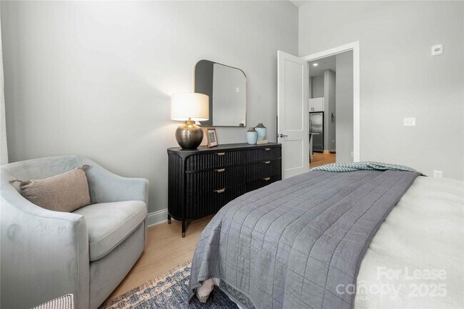 Building Photo - 9035 Lindholm Dr