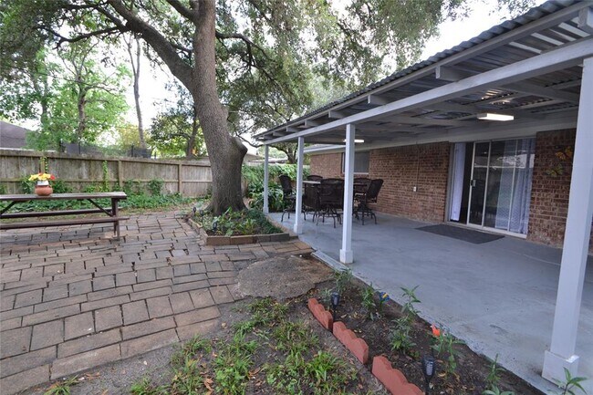 Building Photo - 5422 Kingfisher Dr