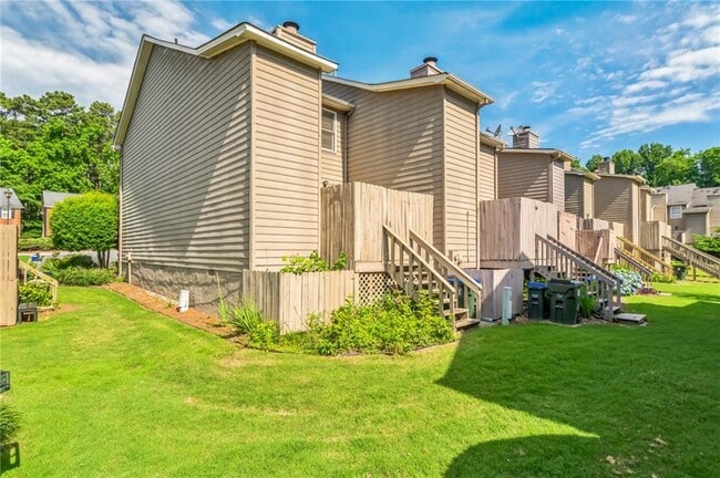 Building Photo - 4047 Elm St