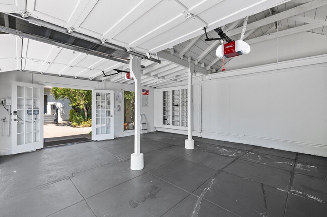 Building Photo - 1536 Eastmoor Rd
