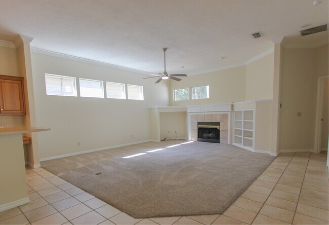 Building Photo - 4404 SW 91st Dr