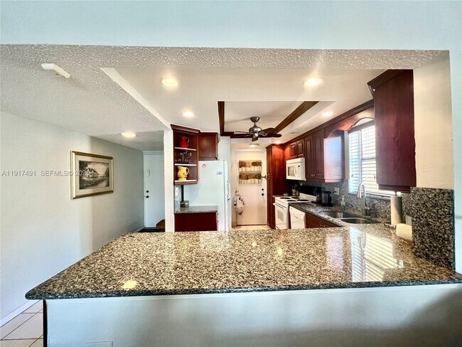 Building Photo - 2309 S Cypress Bend Dr