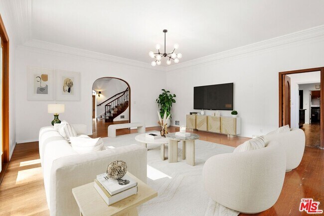 Building Photo - 11159 La Maida St