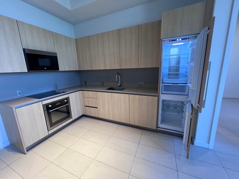 Primary Photo - 145 NW 31st St