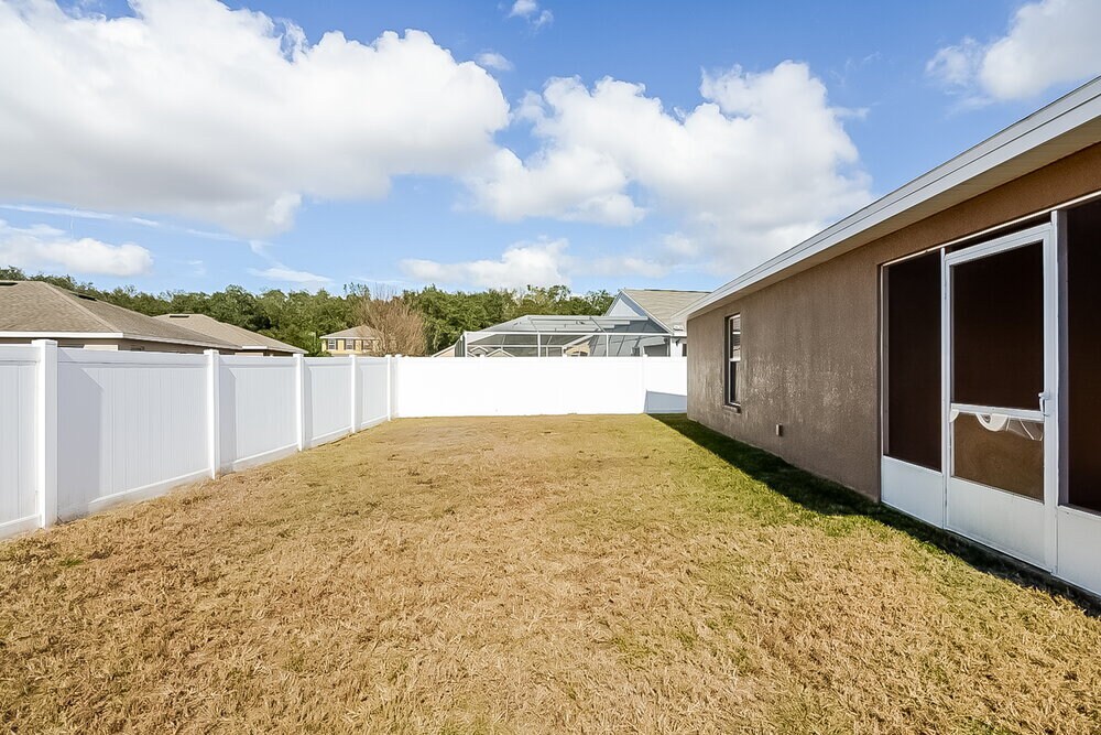 Building Photo - 6400 Twin Bridges Dr