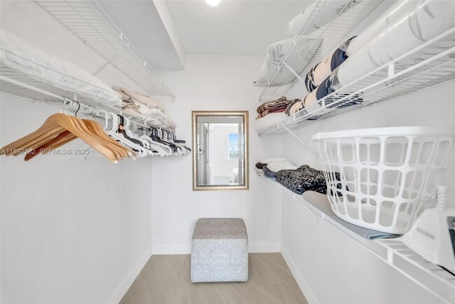 Building Photo - 17150 N Bay Rd