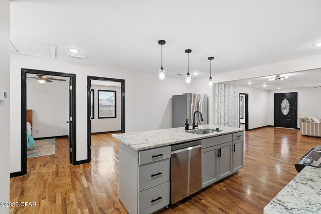 Building Photo - 1808 Chestnut Ave