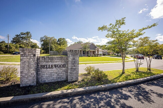 Building Photo - 9125 Bellewood Dr