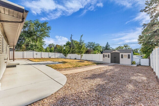 Building Photo - Beautiful 3 Bedroom Rambler Near Hill AFB with RV Parking