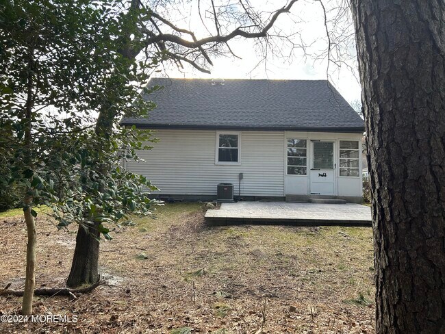 Building Photo - 27 Milford Ave