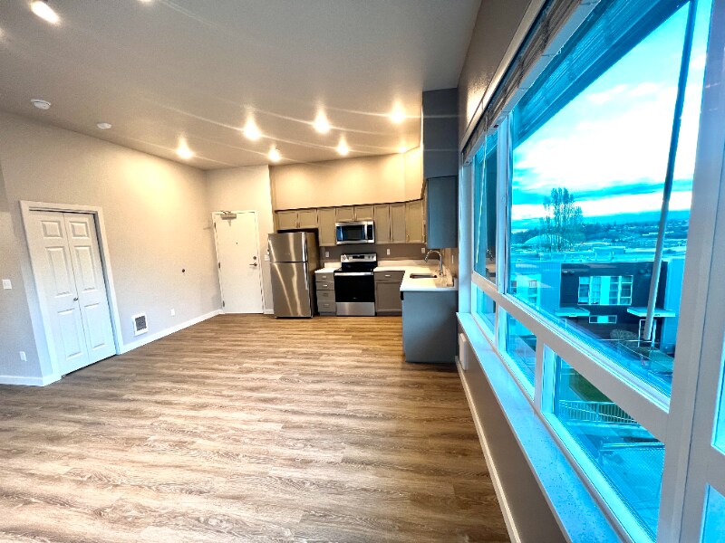 Building Photo - 2330 Yakima Ct