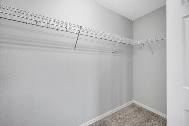 Building Photo - 3 Bedroom 2 Bathroom Townhouse