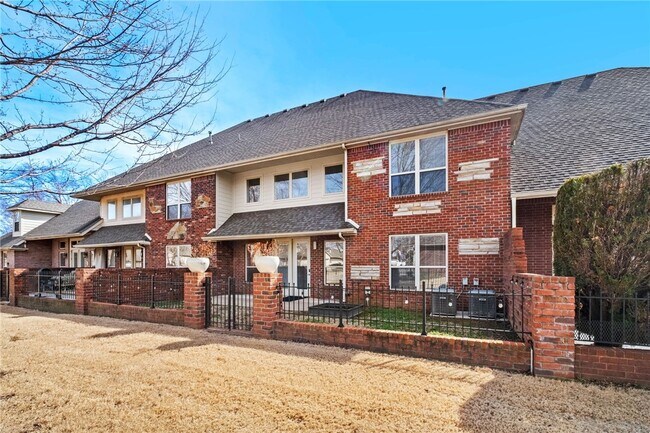 Building Photo - 6683 W Valley View Rd