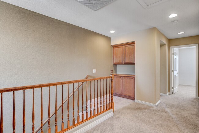 Building Photo - 1005 Roaring River Ave