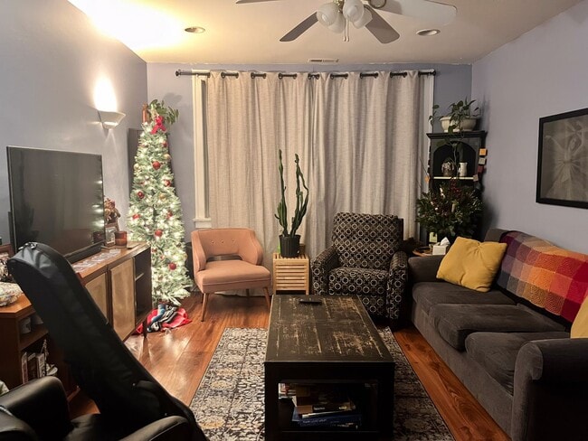 Building Photo - Sheridan Park / Uptown - 3 Bed / 1 Bath