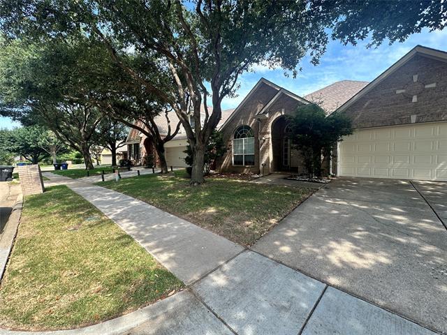 Building Photo - 2450 Streamside Ct