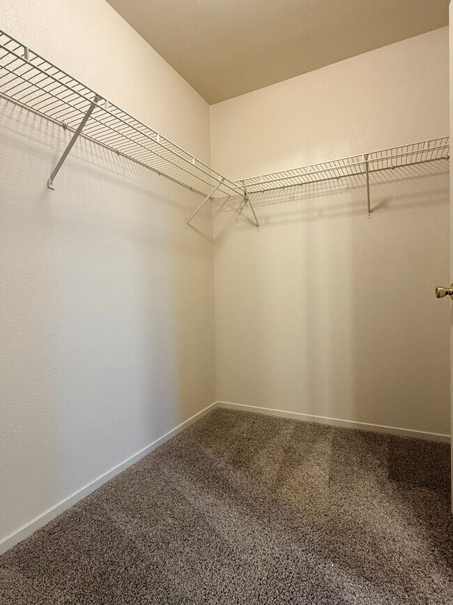 Building Photo - 1277 Sunrise Dr