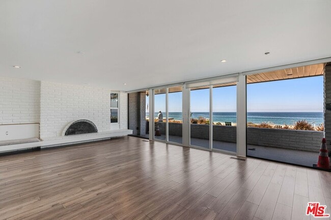 Building Photo - 2308 The Strand