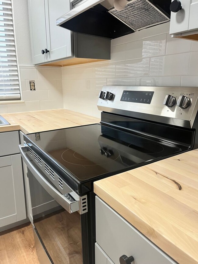 Building Photo - Fresh, Contemporary Remodel with Solar, Walk-In Closets & Great Outdoor Space