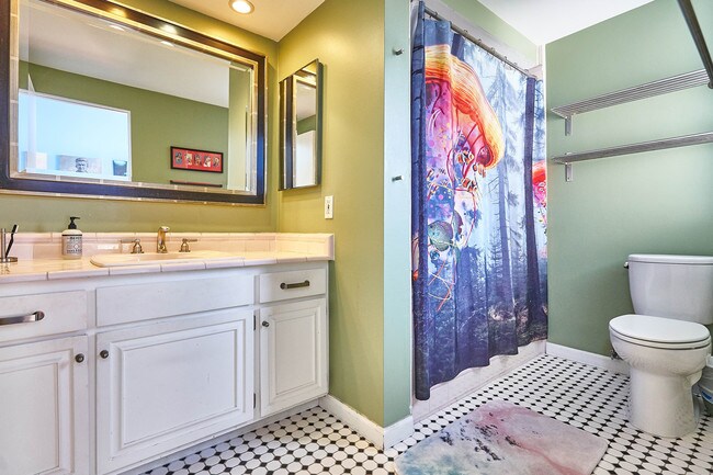 Building Photo - 4804 La Villa Marina