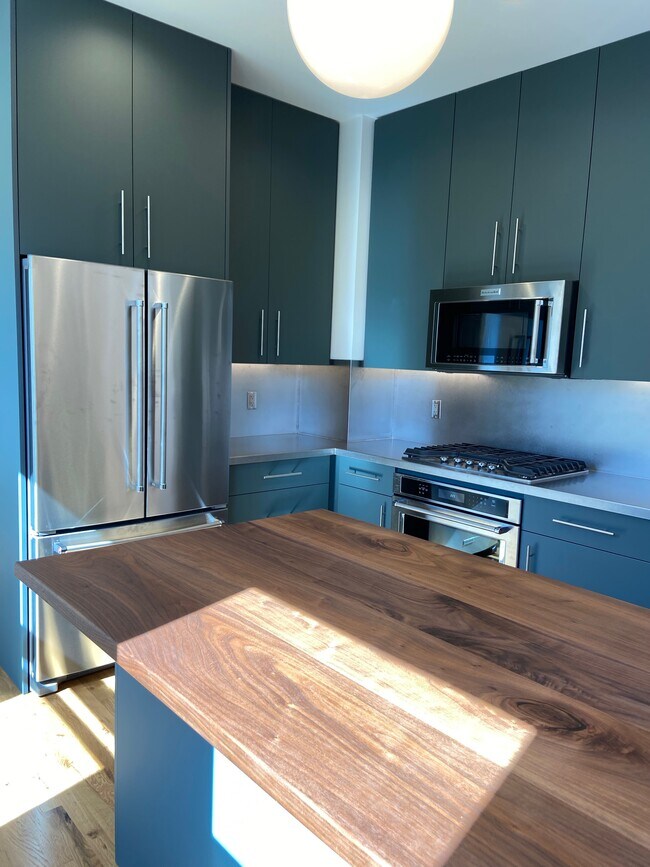 Building Photo - 237 Stuart Ave