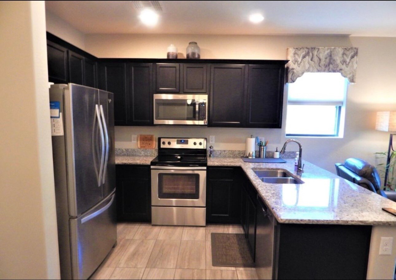 Building Photo - 125 N Sunvalley Blvd