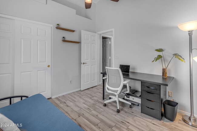Building Photo - 1114 E Artesian Way