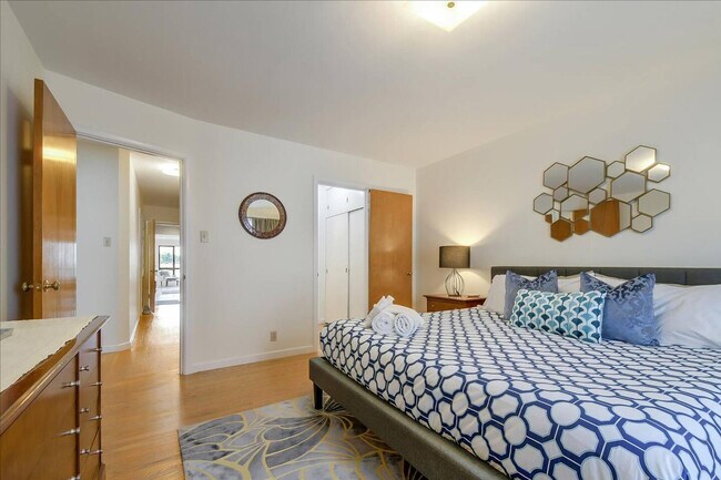 Building Photo - 1021 Greenwich St