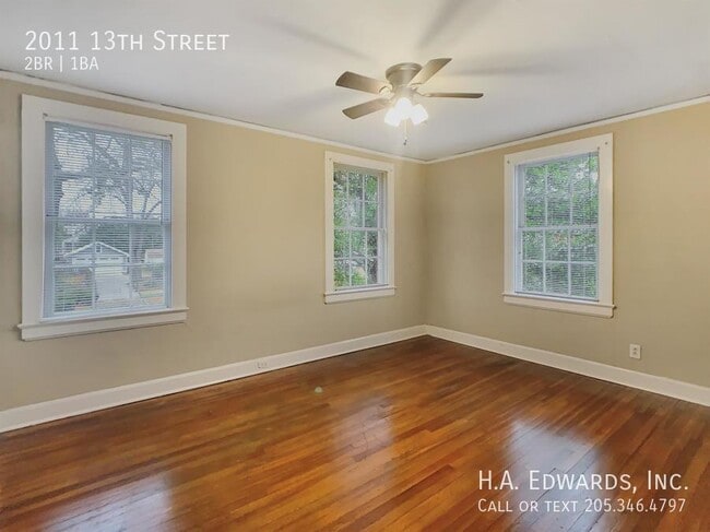 Building Photo - 2011 13th St