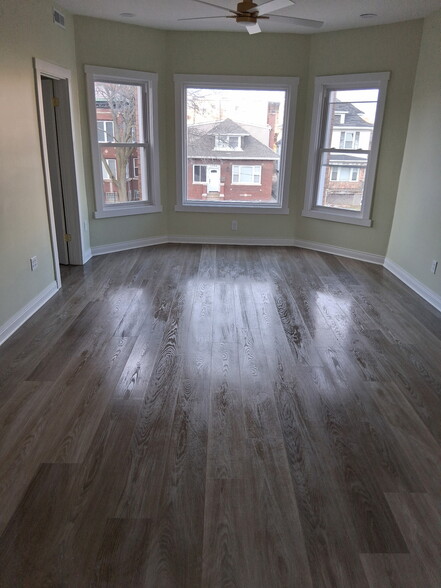 Building Photo - 5965 W Erie St