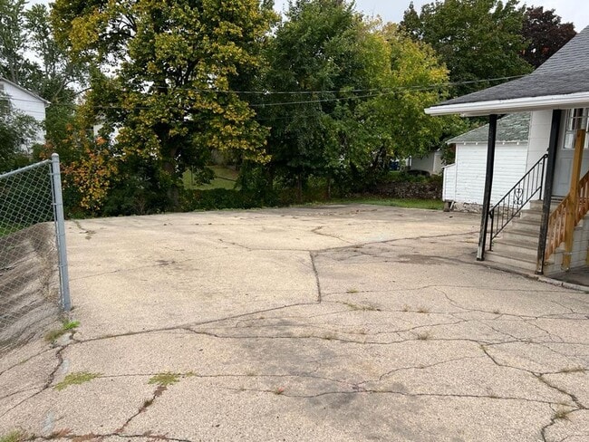 Building Photo - RE SOLUTIONS WI LLC