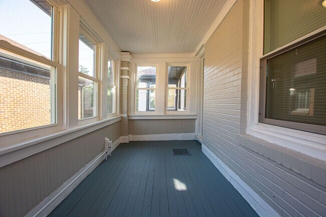 Building Photo - 3 bedroom duplex in Midtown